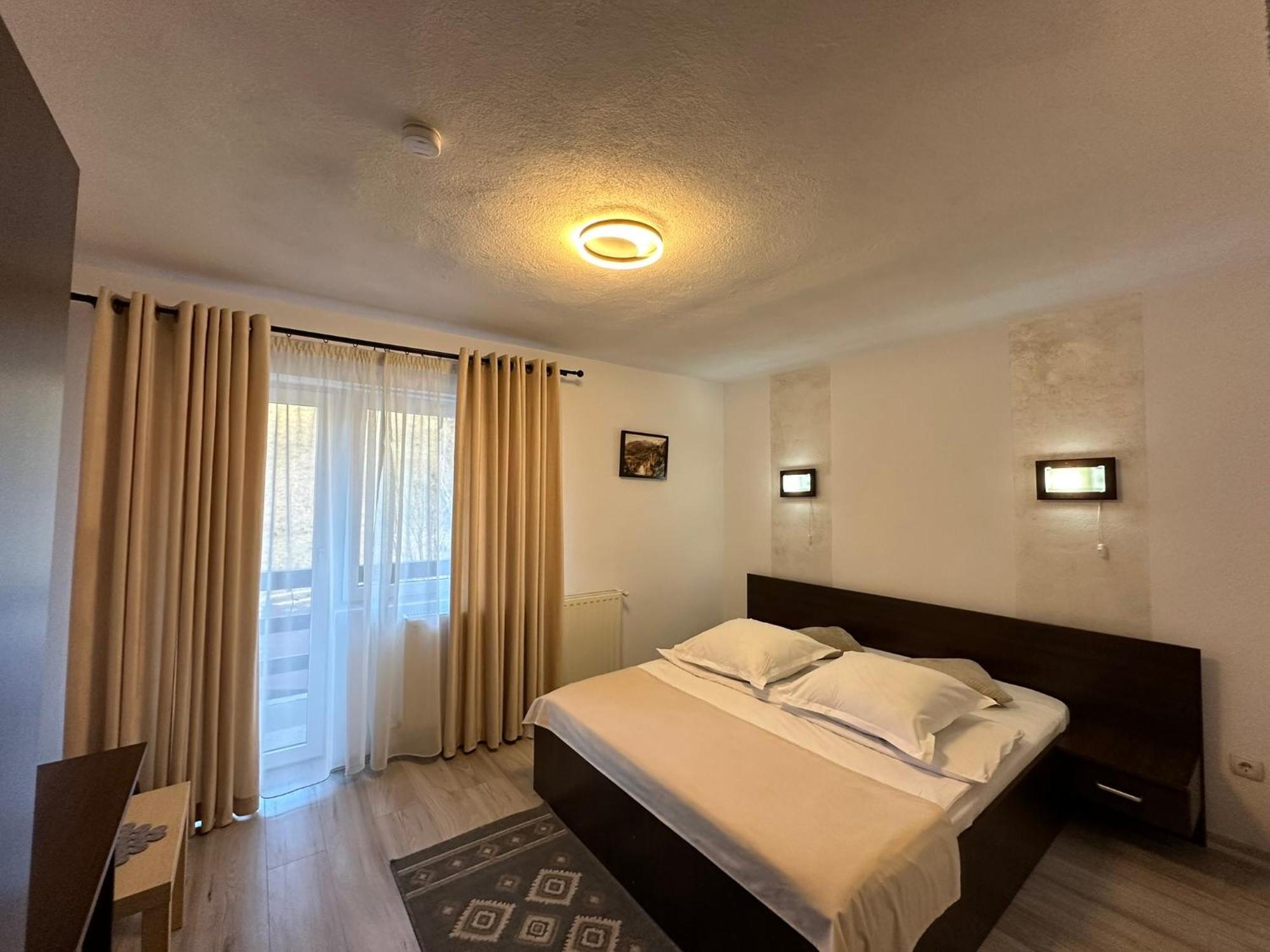 Casuta De Langa Izvor Hotell Moeciu De Sus Exteriör bild